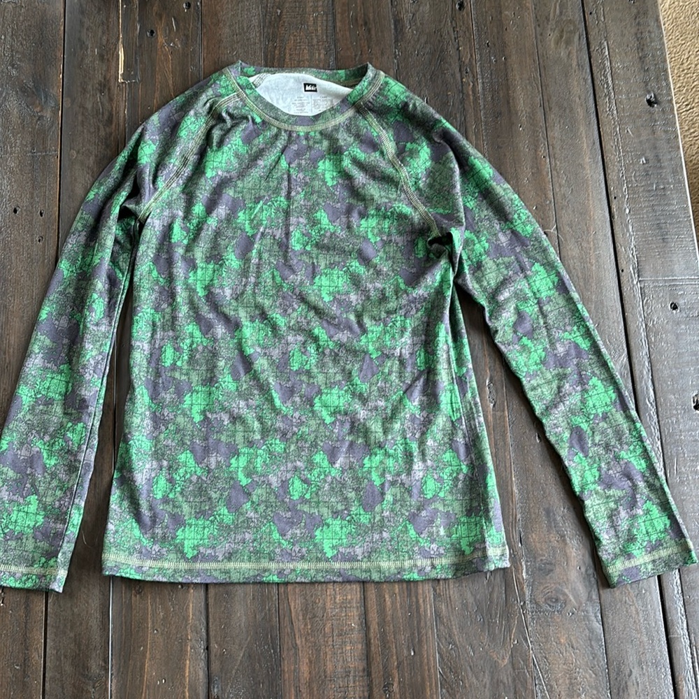 REI kids large base layer sz 14 16 camo